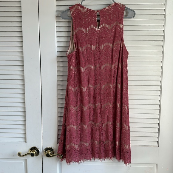 Pink lace dress - Picture 6 of 6